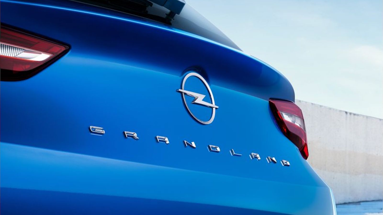 Opel Grandland X Hybrid4 Carro Azul Híbrido Plug-in Vista Exterior