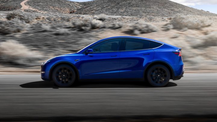 Tesla Model Y Long Range Carro Elétrico Azul Vista Exterior
