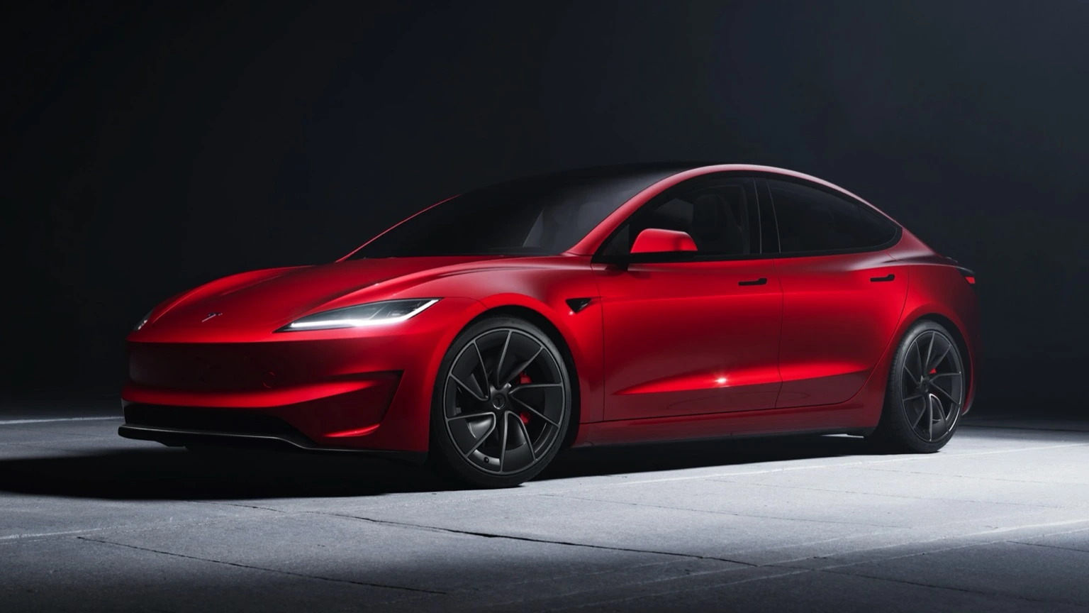 Tesla Model 3 Performance, versão 2024, veículo elétrico vermelho, vista exterior lateral