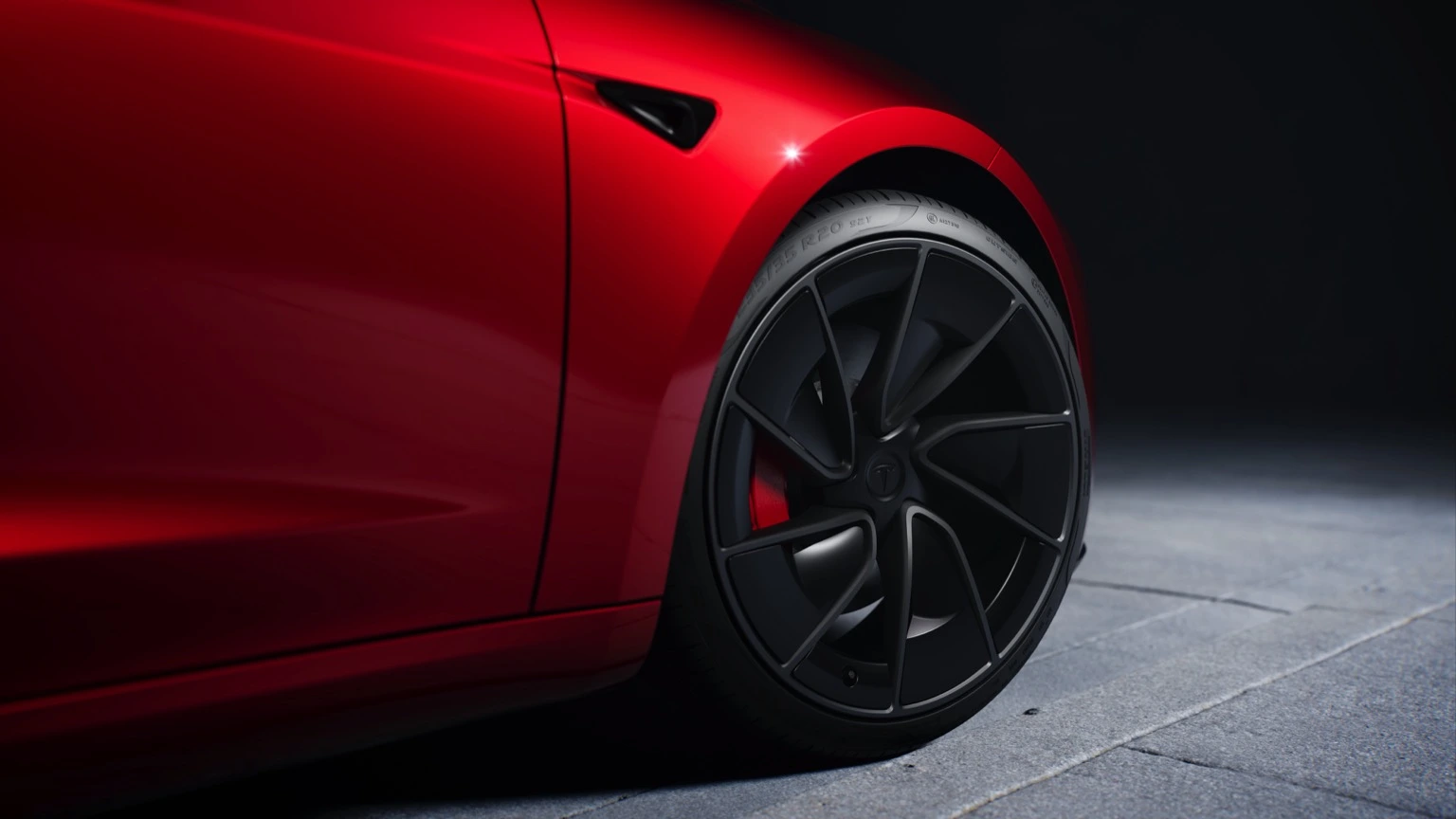 Tesla Model 3 Performance, versão 2024, veículo elétrico vermelho, vista exterior, jante dianteira