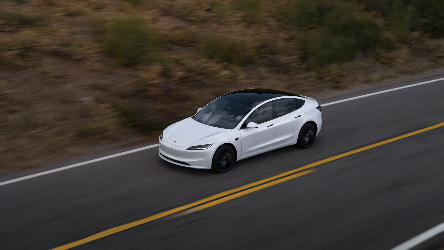 Tesla Model 3 Tração Traseira veículo elétrico branco vista exterior de cima e perfil