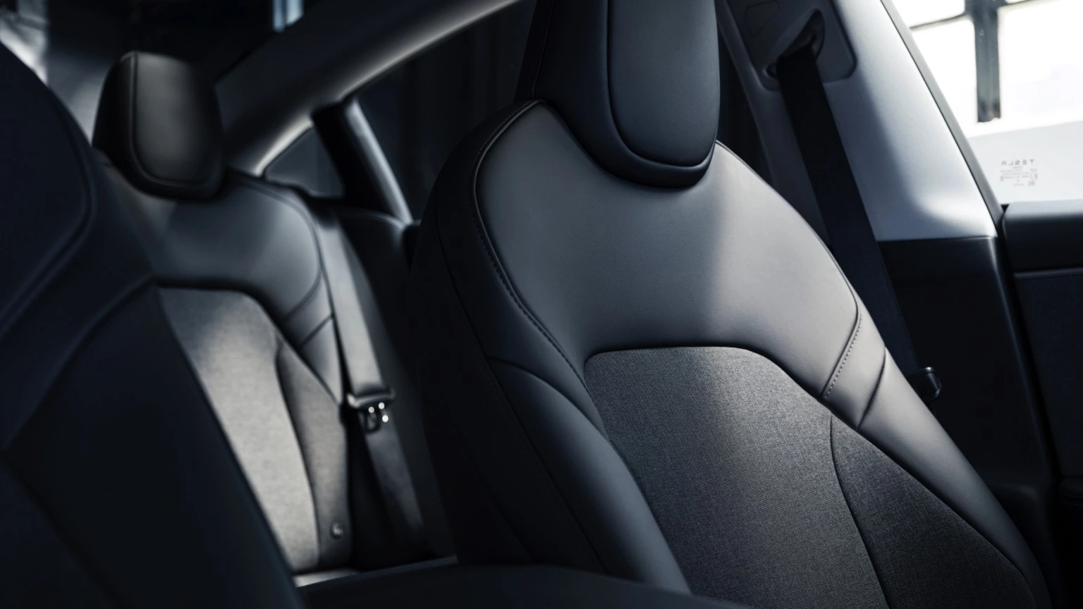 Tesla Model 3 Tração Traseira veículo elétrico vista interior dos bancos