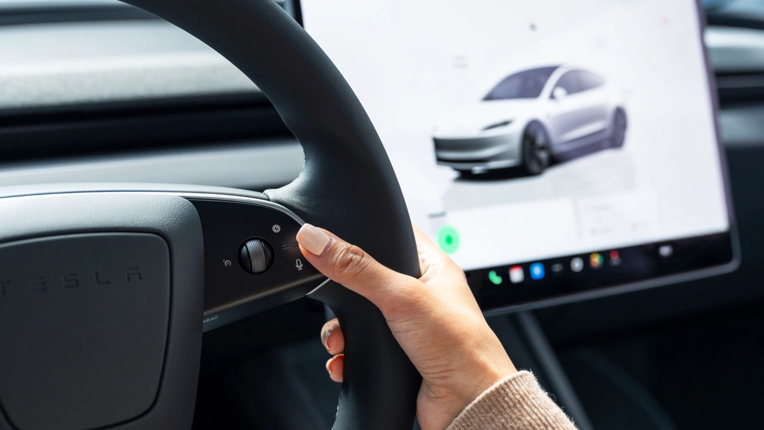 Tesla Model 3 Tração Traseira veículo elétrico branco vista interior do volante e tablier