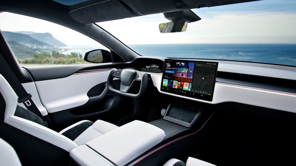 Tesla Model S, veículo elétrico, vista do interior e do tablier
