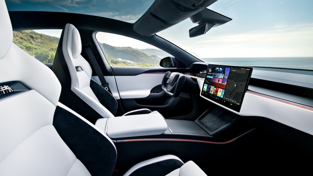 Tesla Model S, veículo elétrico, vista do interior e do tablier