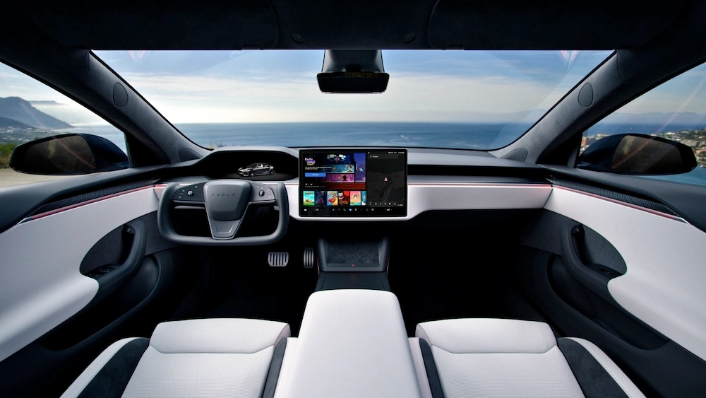 Tesla Model S, veículo elétrico, vista do interior e do tablier