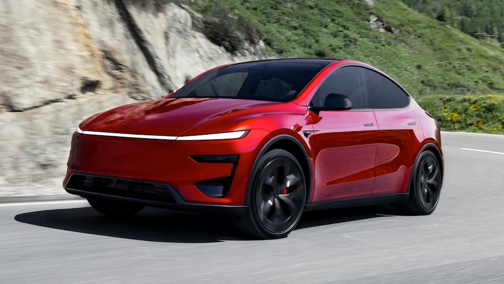 Tesla Model Y Performance, veículo elétrico vermelho, vista exterior lateral e de frente