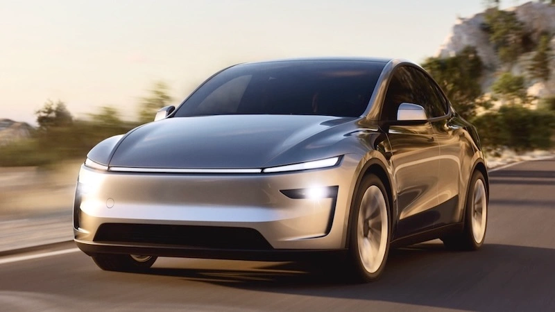 Tesla Model Y Premium Long Range Tração Integral, veículo elétrico cinzento, vista exterior lateral e frontal