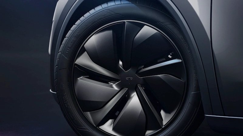 Tesla Model Y Premium Long Range Tração Integral, veículo elétrico cinzento, vista do exterior e da jante dianteira