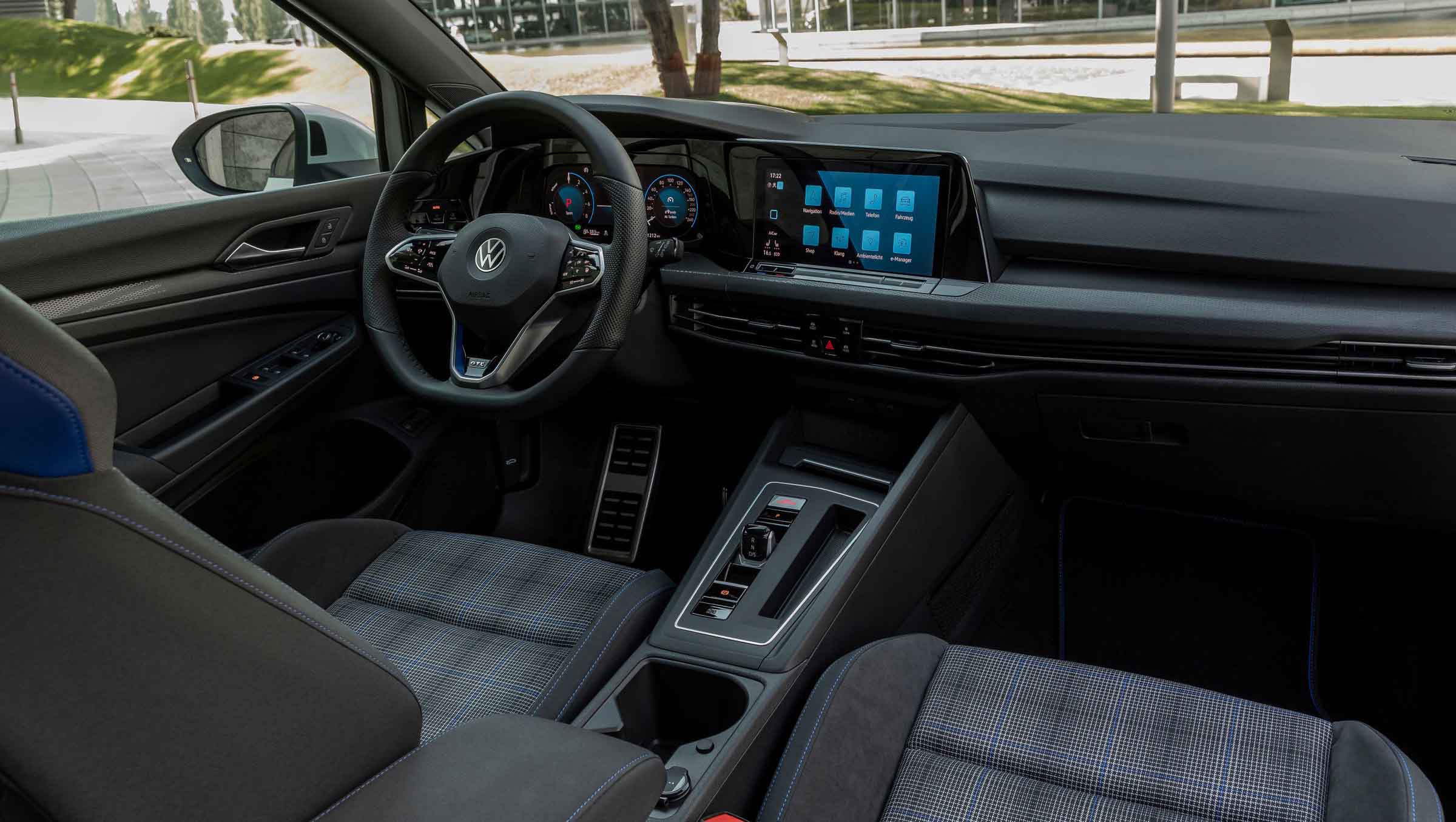 Volkswagen Golf GTE Carro Híbrido Plug-in Branco Vista Exterior